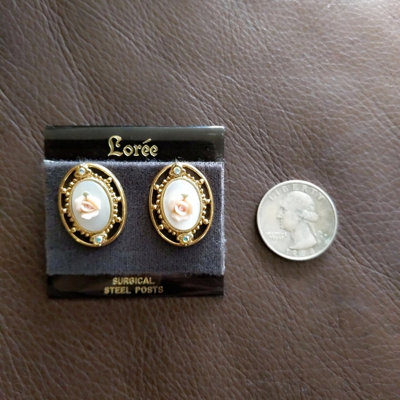 Vintage 1990s Porcelain Rose Mother of Pearl Oval Frame Post Earrings - Picture 4 of 4